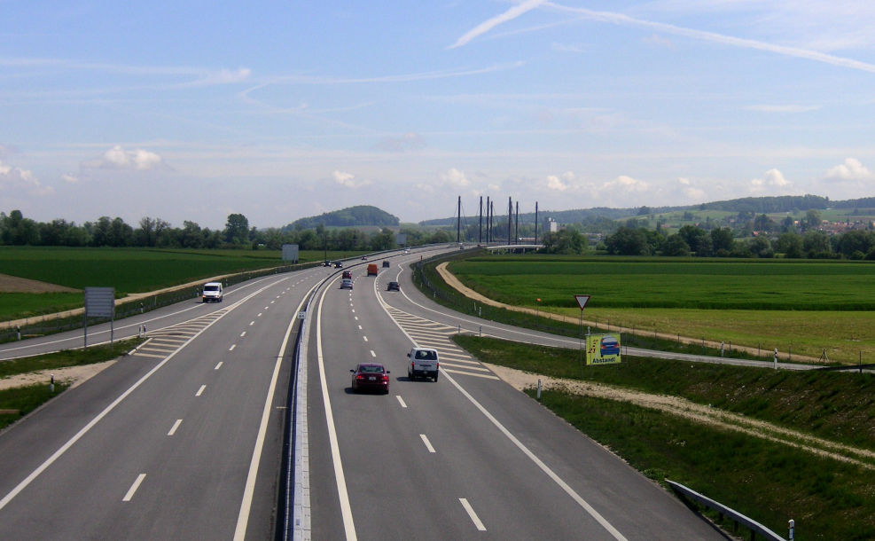 Dieses Bild zeigt eien Autobahneinfahrt in der Nähe des Wititunneleinfahrt