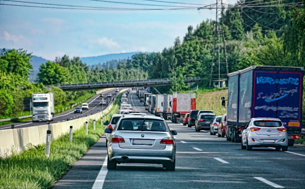 deutsche Autobahn bei Stau, man beachte die Rettungsgasse